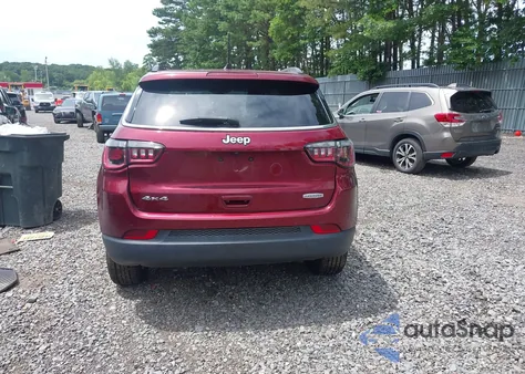 2021 Jeep Compass Latitude 4X4 z USA, uszkodzony, nr VIN 3C4NJDBB8MT540973